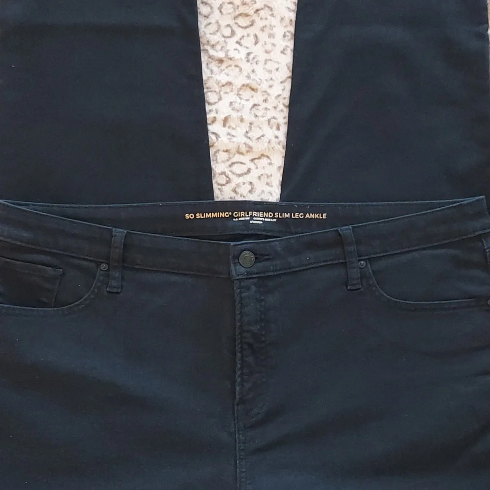 CHICO'S GIRLFRIEND SLIM LEG ANKLE JEANS IN DARK RINSE - Picture 3 of 9
